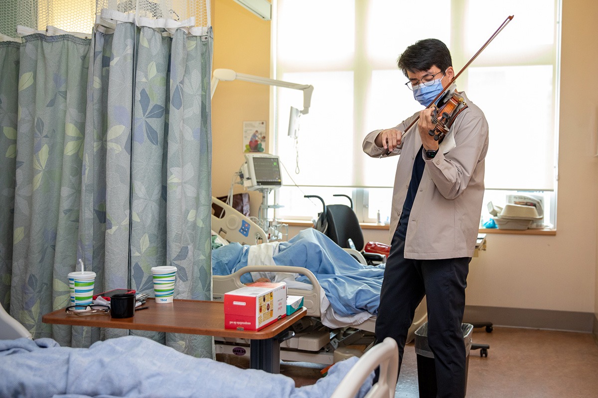 ‘Music heals’ Medical resident plays violin concert for patients at St