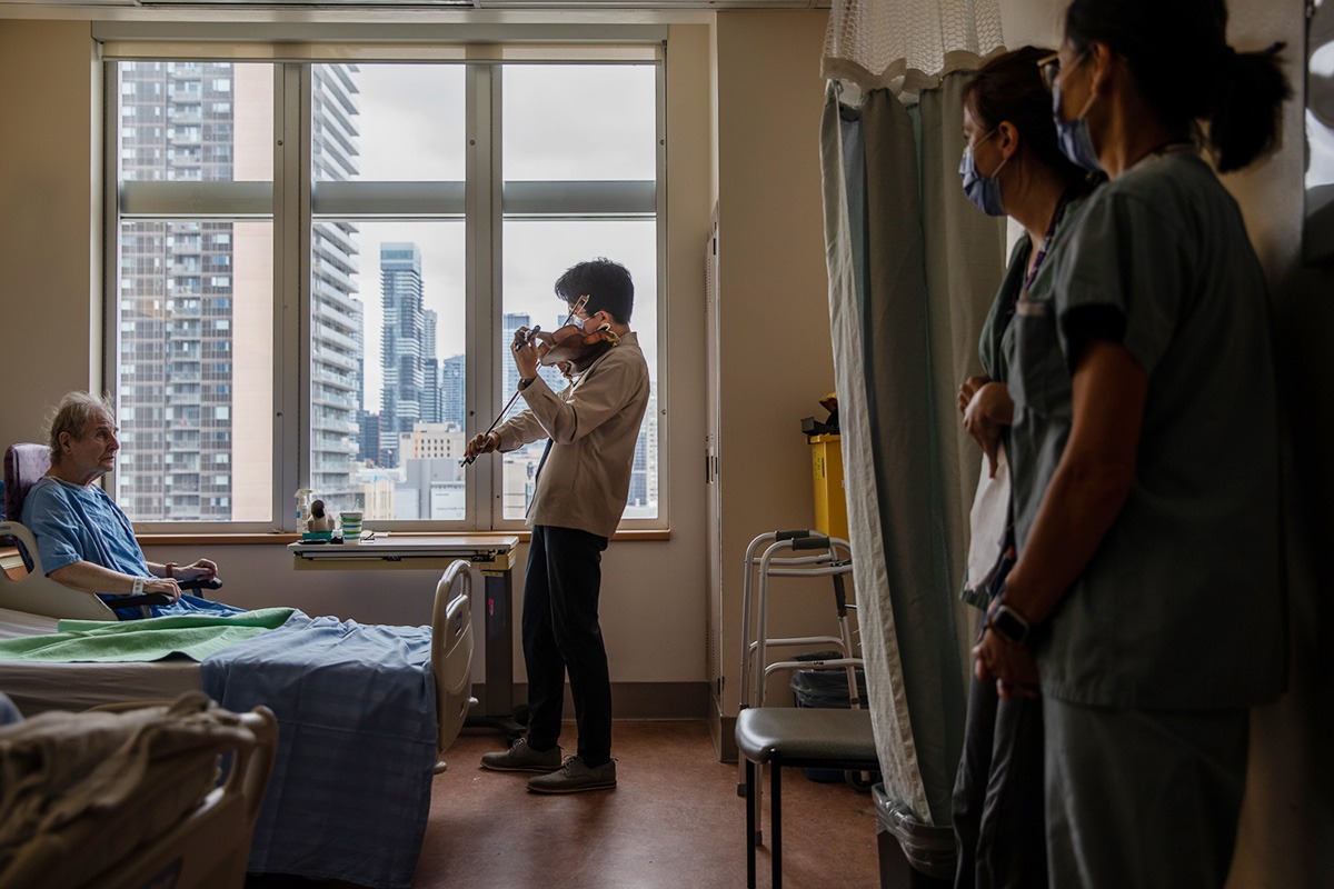 ‘Music heals’ Medical resident plays violin concert for patients at St